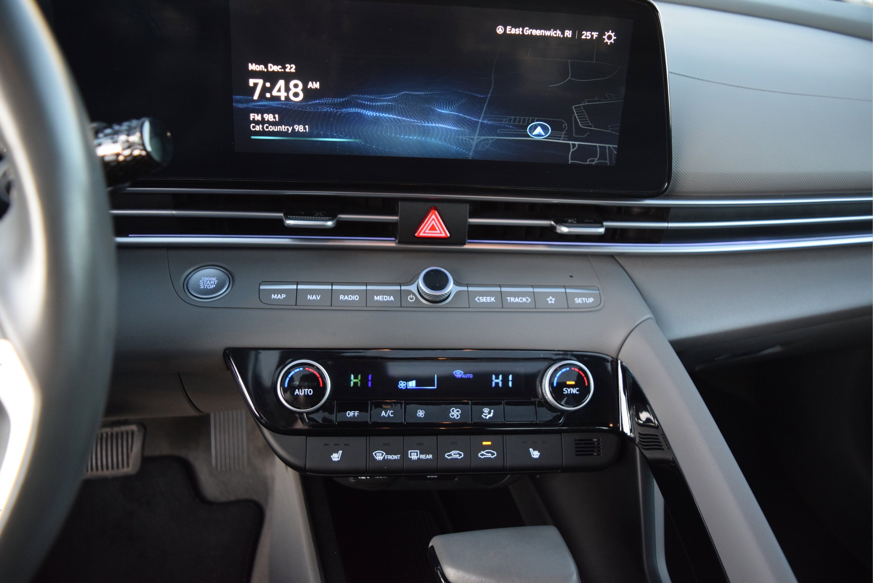 Used 2024 Hyundai Elantra SEL w/ Convenience Package image 14