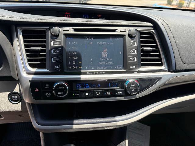 Used 2019 Toyota Highlander Limited FWD image 17