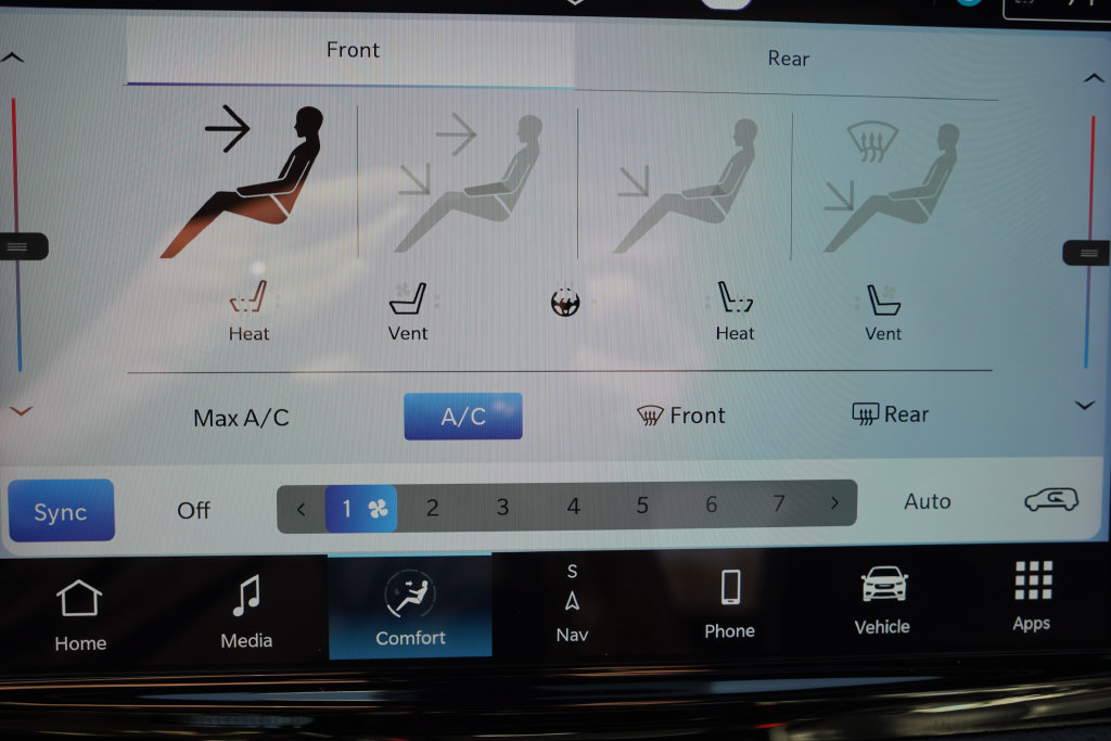 Used 2025 Chrysler Pacifica Limited FWD image 26