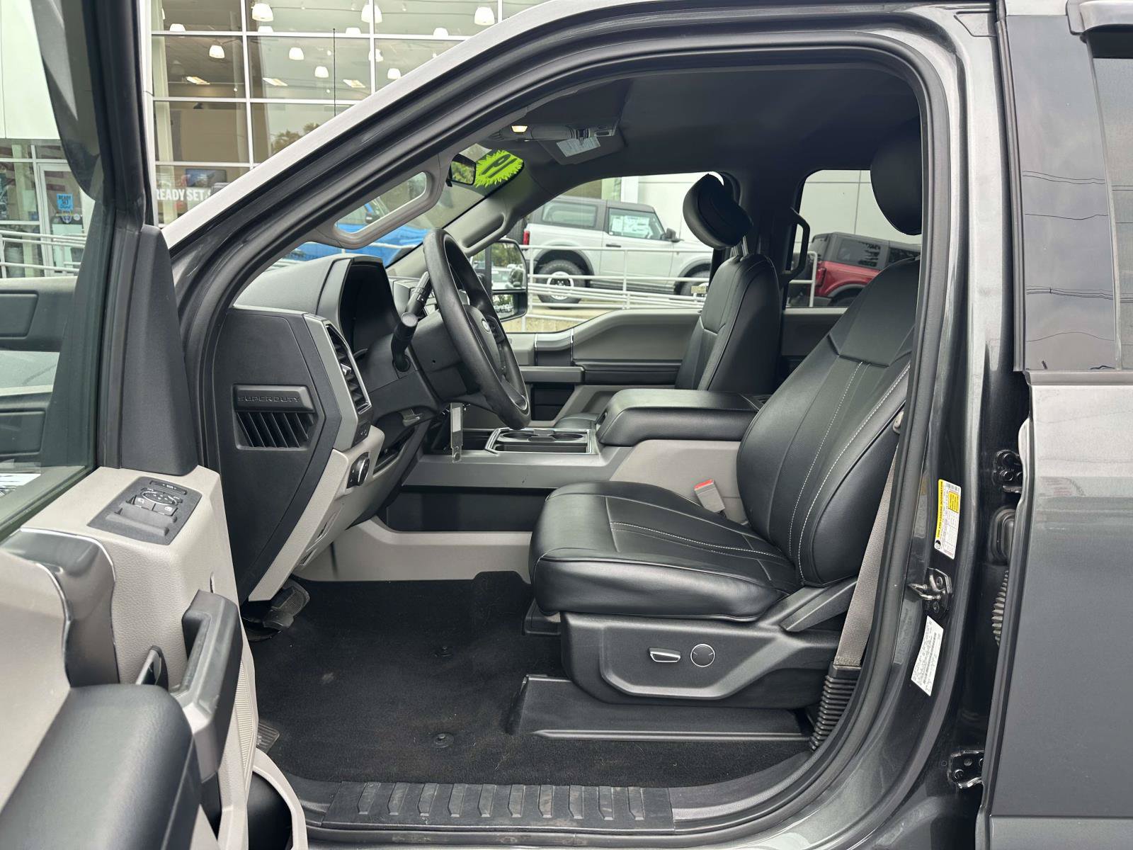 Certified 2019 Ford F250 XLT w/ XLT Premium Package AWD/4WD image 18