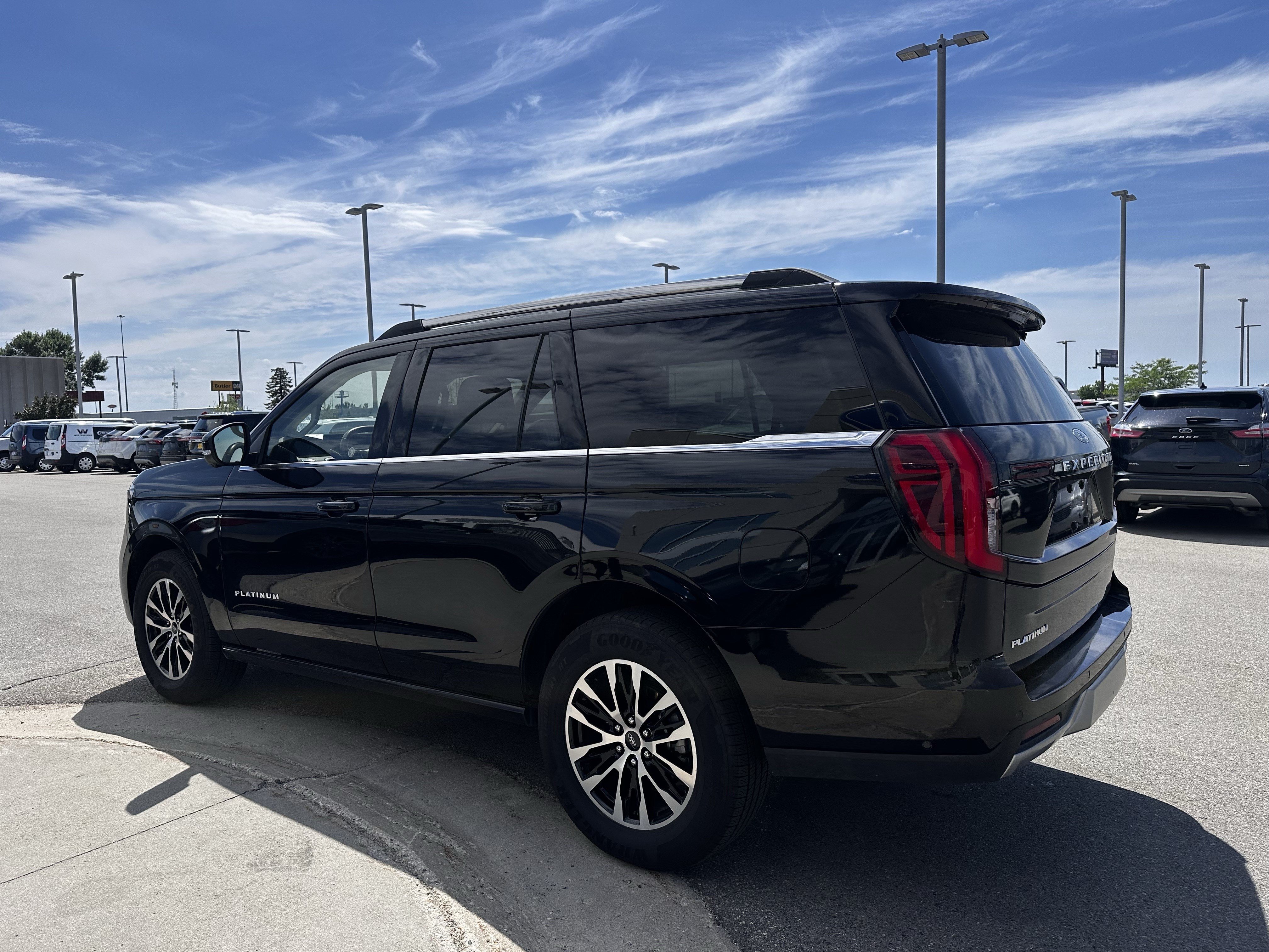 Certified 2025 Ford Expedition Platinum AWD/4WD image 3