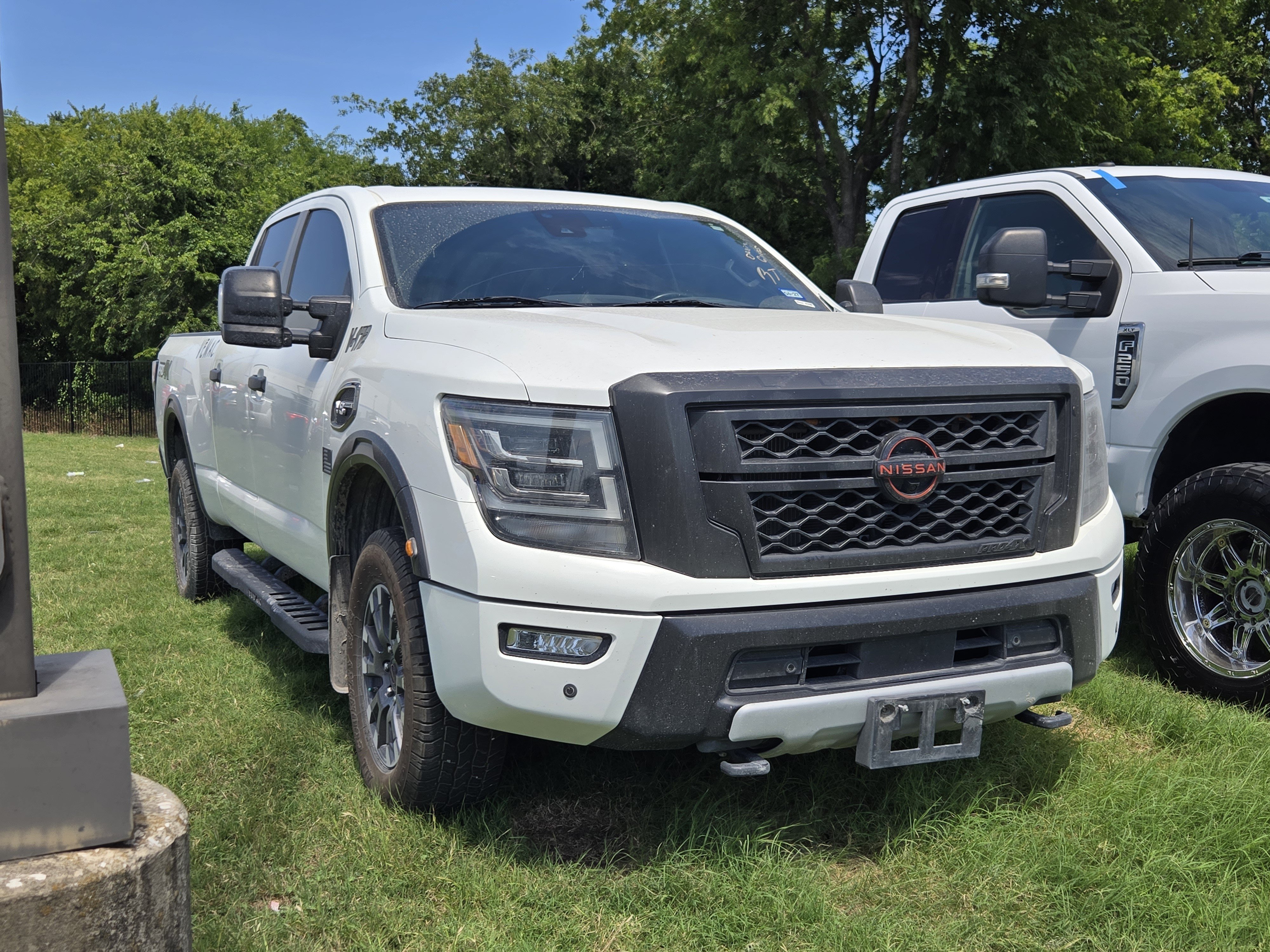 Used 2023 Nissan Titan PRO-4X w/ Pro-4x Convenience Package AWD/4WD image 1