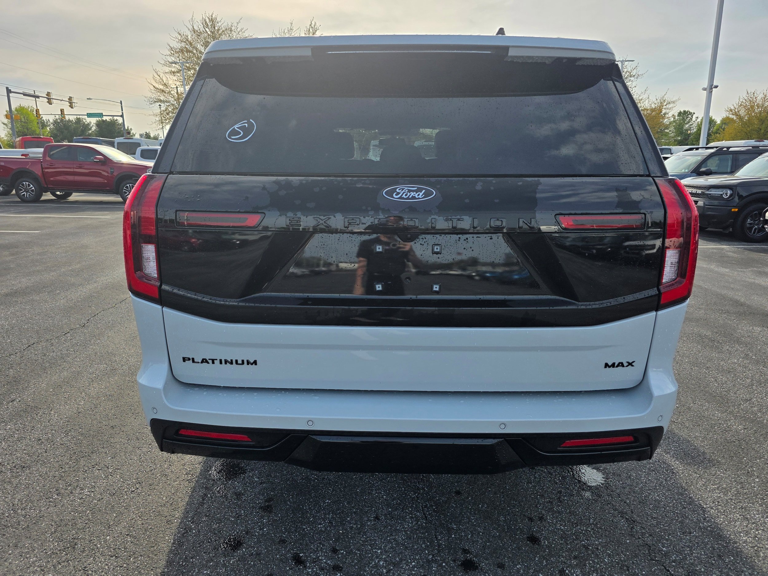 Certified 2025 Ford Expedition Max Platinum w/ Stealth Appearance Package AWD/4WD image 4