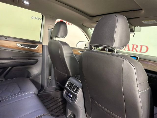 Used 2024 Volkswagen Atlas SE FWD image 19