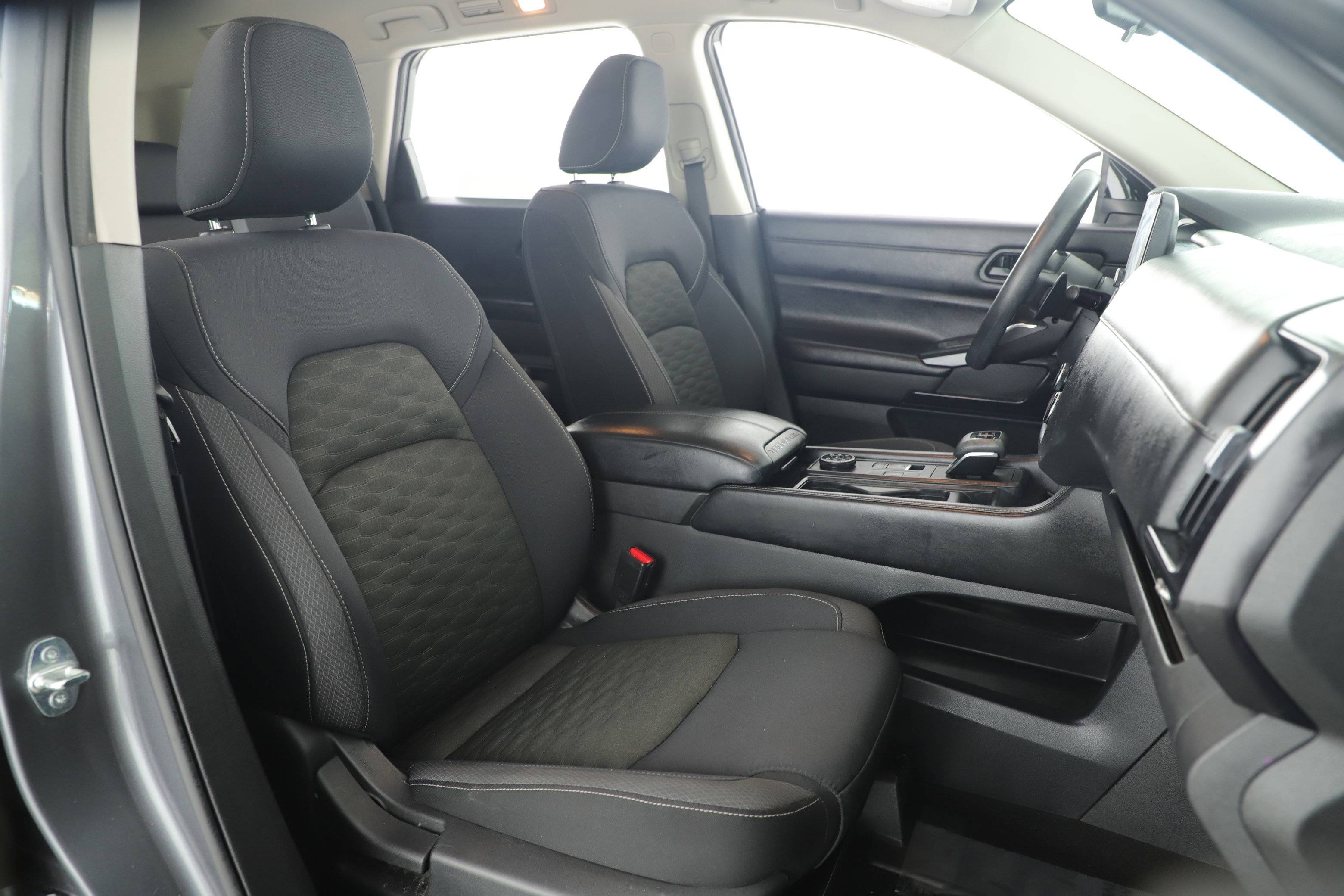 Used 2023 Nissan Pathfinder S image 21