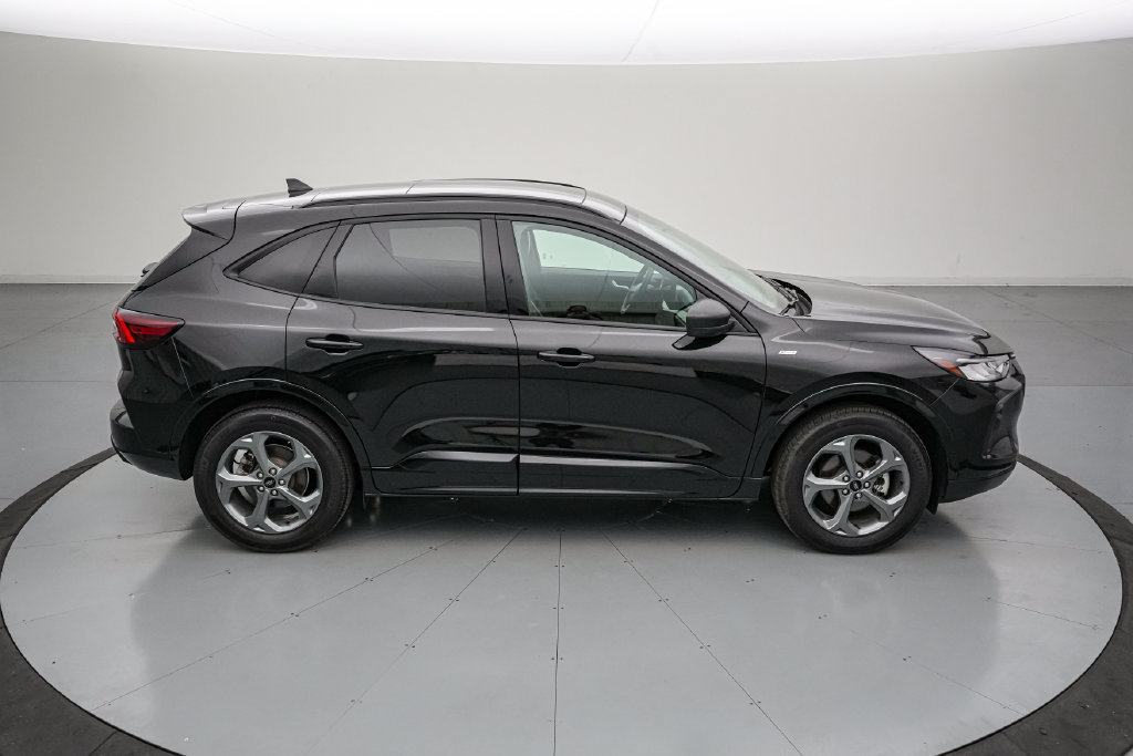 Certified 2024 Ford Escape ST-Line w/ Tech Pack #1 AWD/4WD image 3