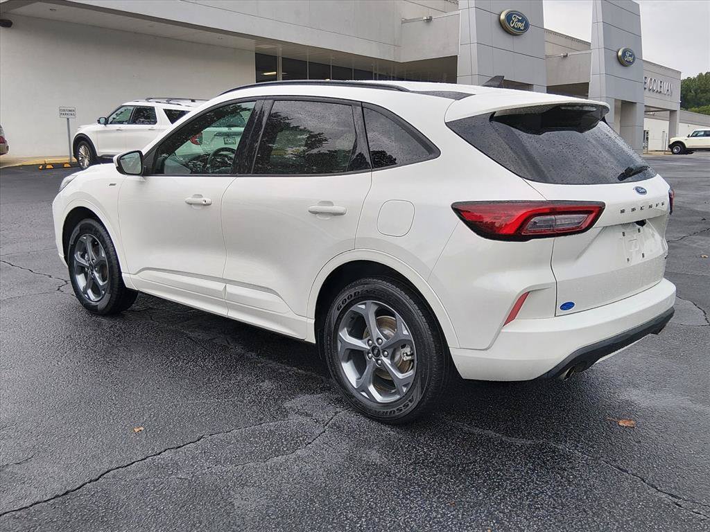 Certified 2024 Ford Escape ST-Line Select AWD/4WD image 6