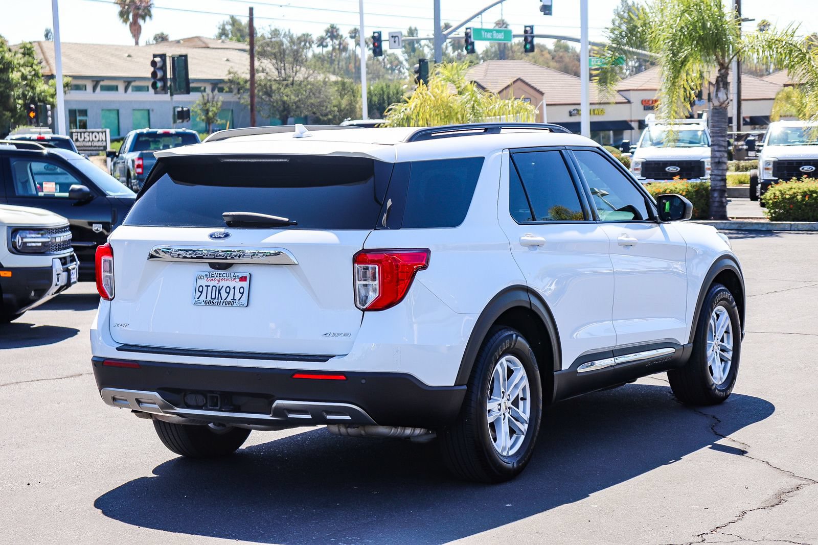 Certified 2021 Ford Explorer XLT w/ Equipment Group 202A AWD/4WD image 4