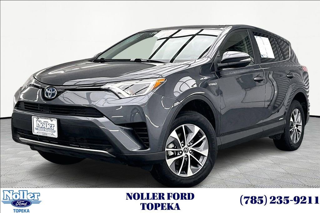 Used 2018 Toyota RAV4 LE image 1
