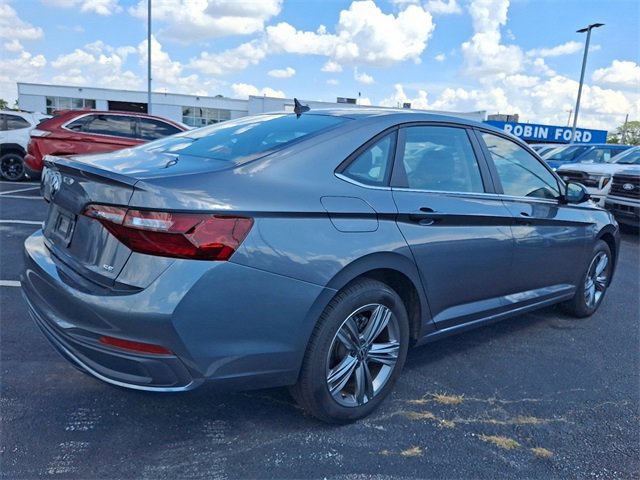 Used 2024 Volkswagen Jetta SE image 4