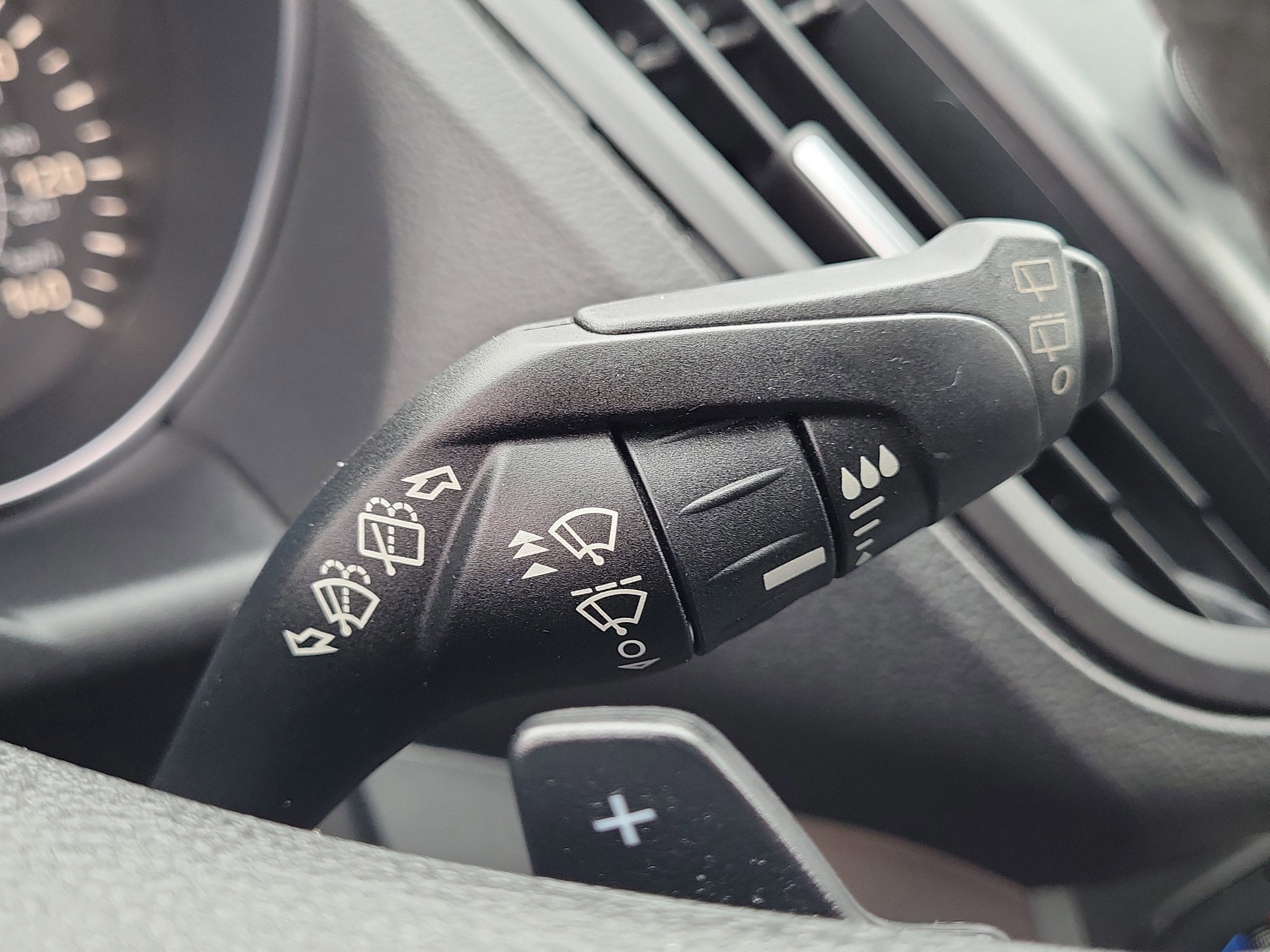 Certified 2017 Ford Escape SE image 25