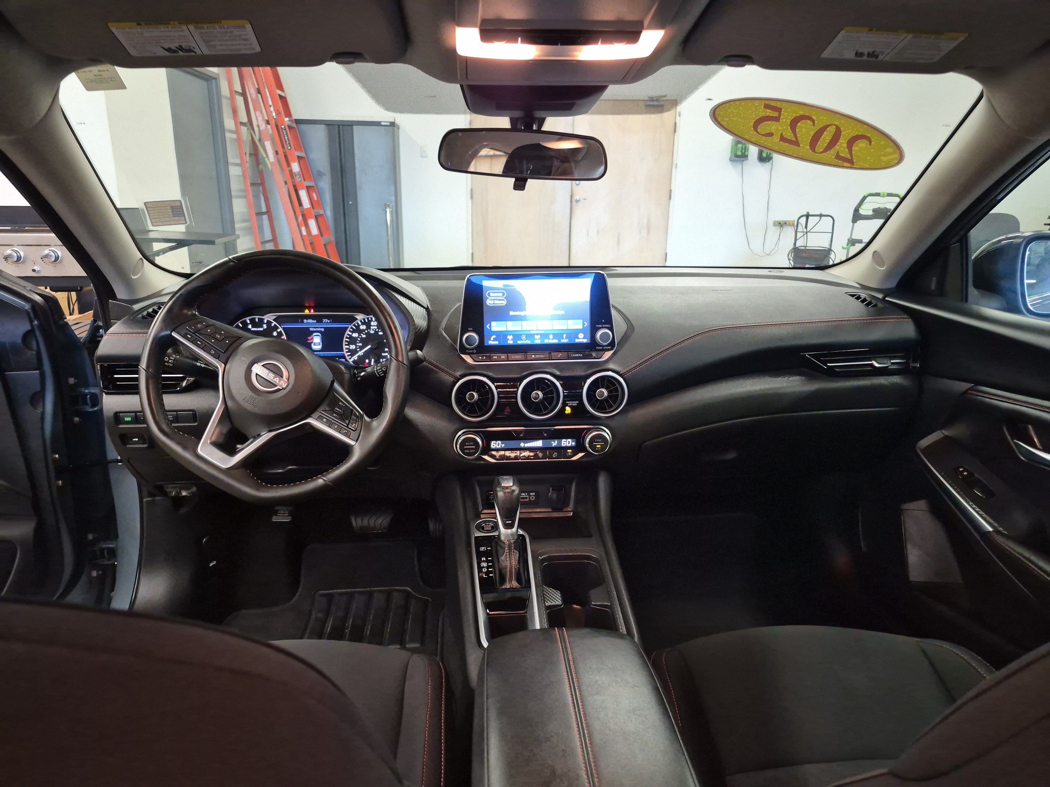 Used 2025 Nissan Sentra SR FWD image 18
