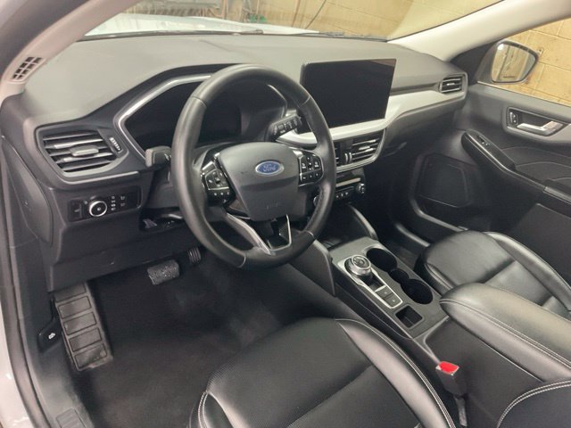 Certified 2025 Ford Escape Platinum AWD/4WD image 6