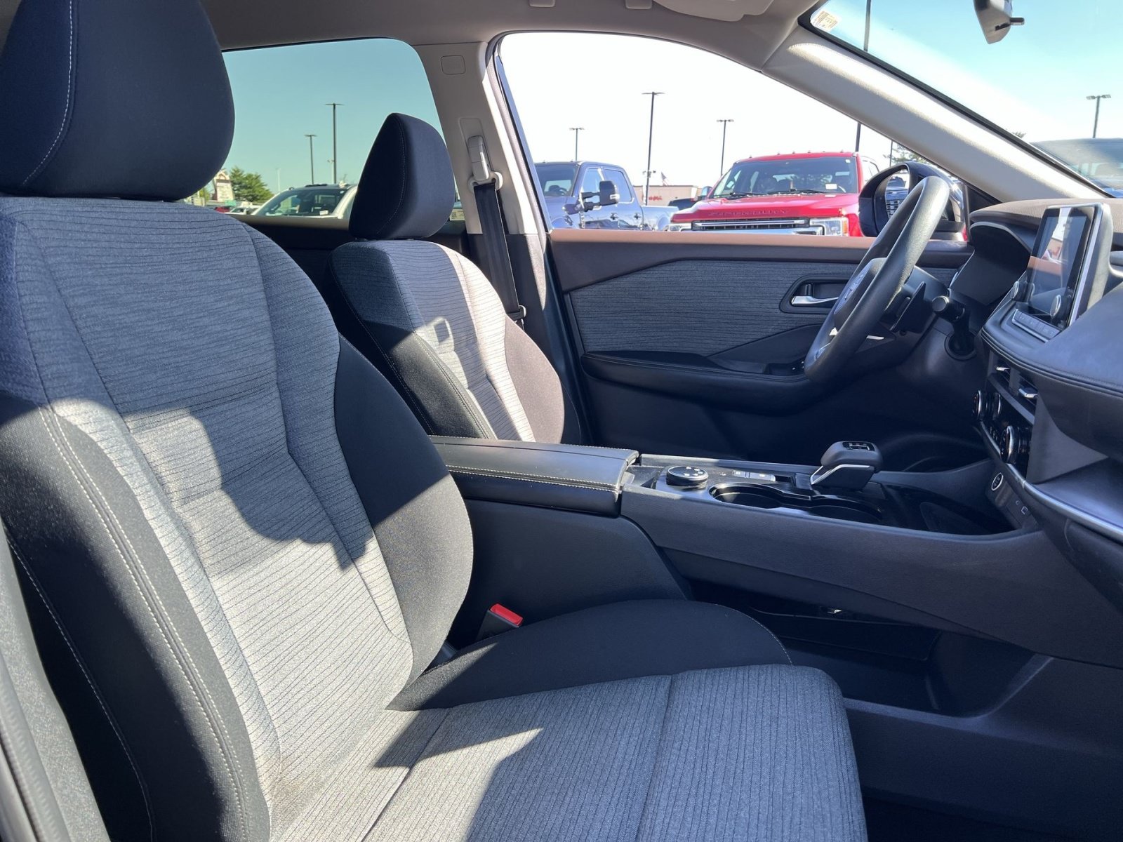 Used 2023 Nissan Rogue SV AWD/4WD image 25