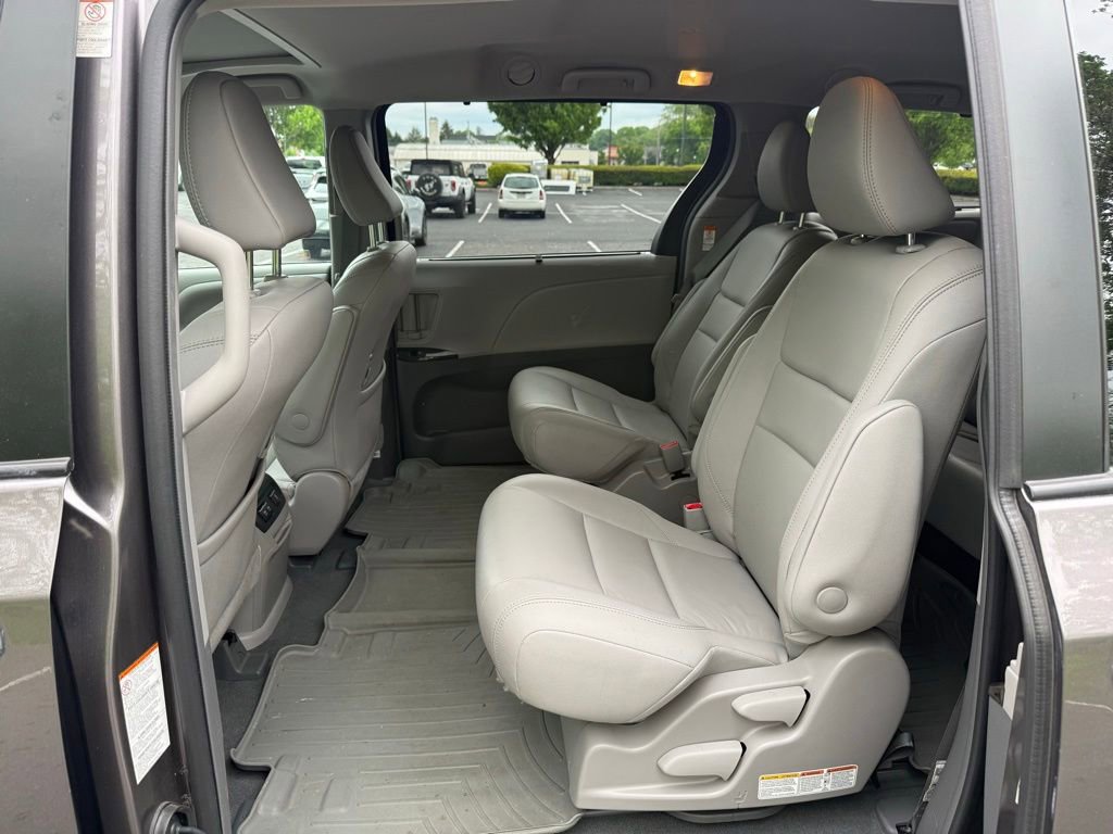 Used 2019 Toyota Sienna XLE w/ XLE Navigation Package AWD/4WD image 19