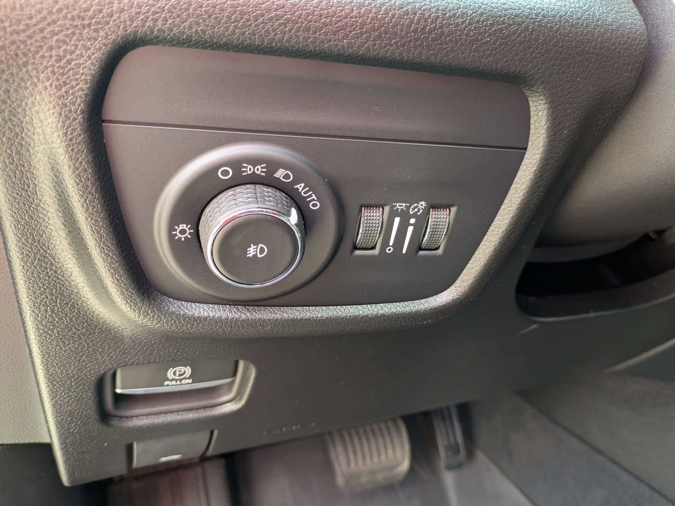 Used 2023 Jeep Grand Cherokee Limited w/ Luxury Tech Group II AWD/4WD image 17