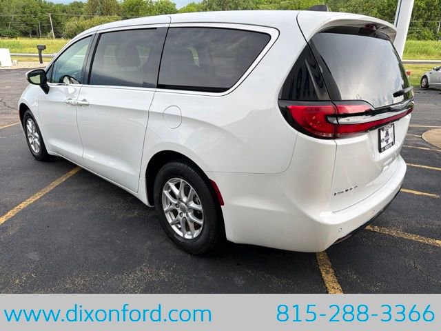 Used 2023 Chrysler Pacifica Touring-L FWD image 6