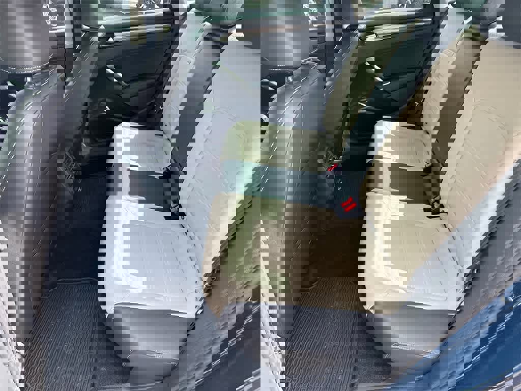 Used 2020 Volkswagen Passat 2.0T R-Line image 17