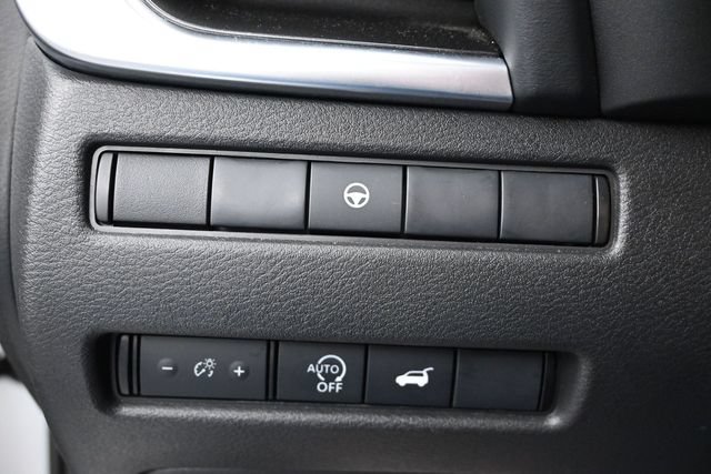 Used 2025 Nissan Rogue SV FWD image 21