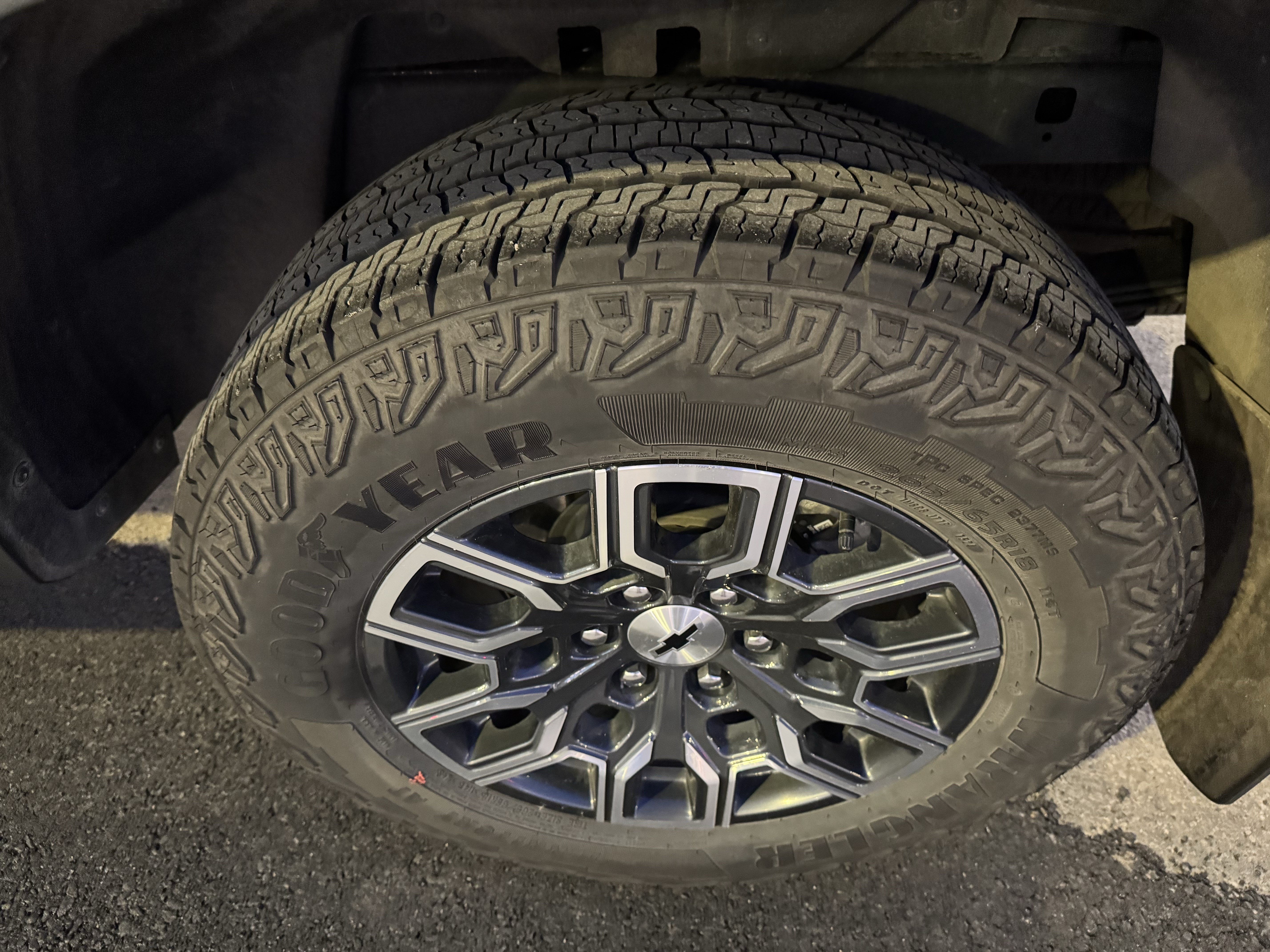 Used 2024 Chevrolet Colorado Z71 w/ Z71 Convenience Package 2 AWD/4WD image 9
