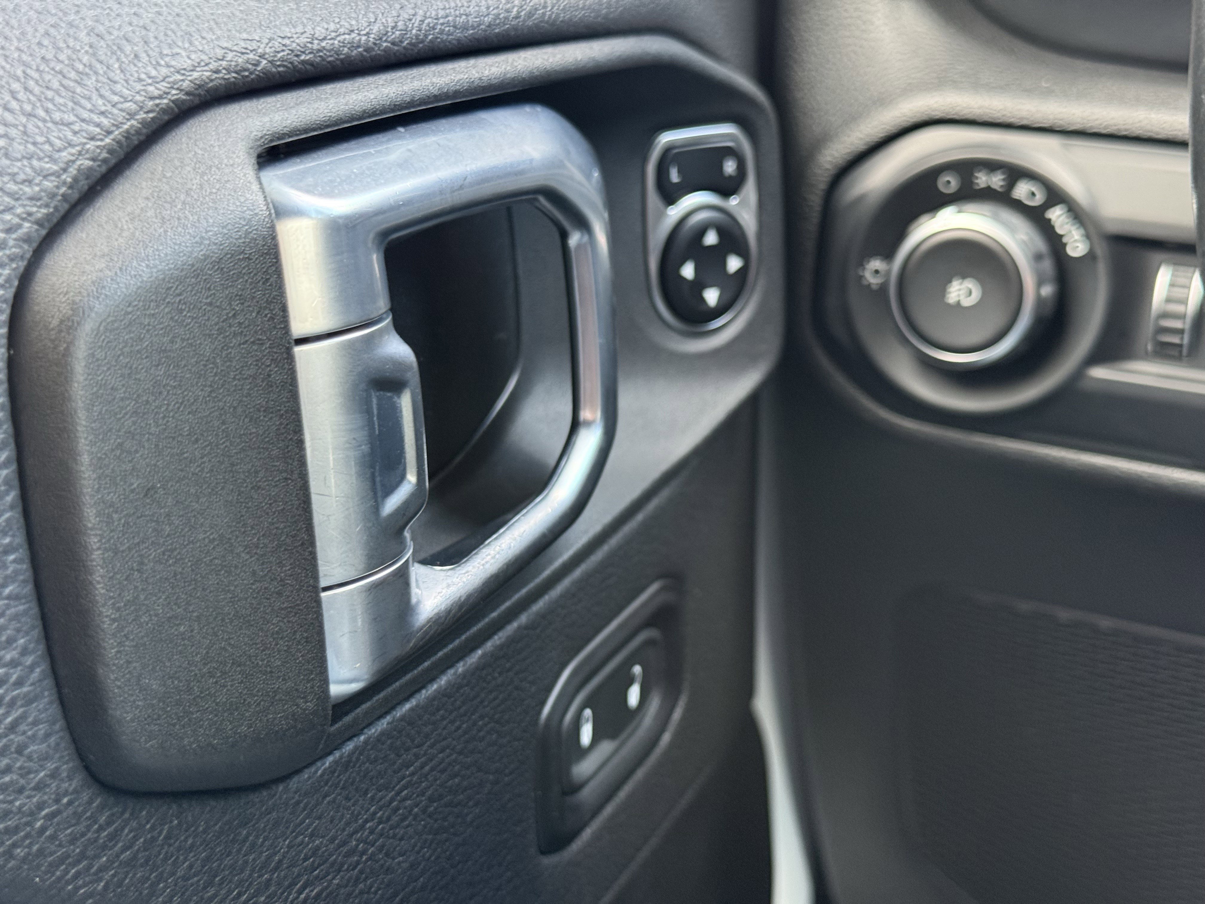 Used 2021 Jeep Wrangler Unlimited Sahara AWD/4WD image 23