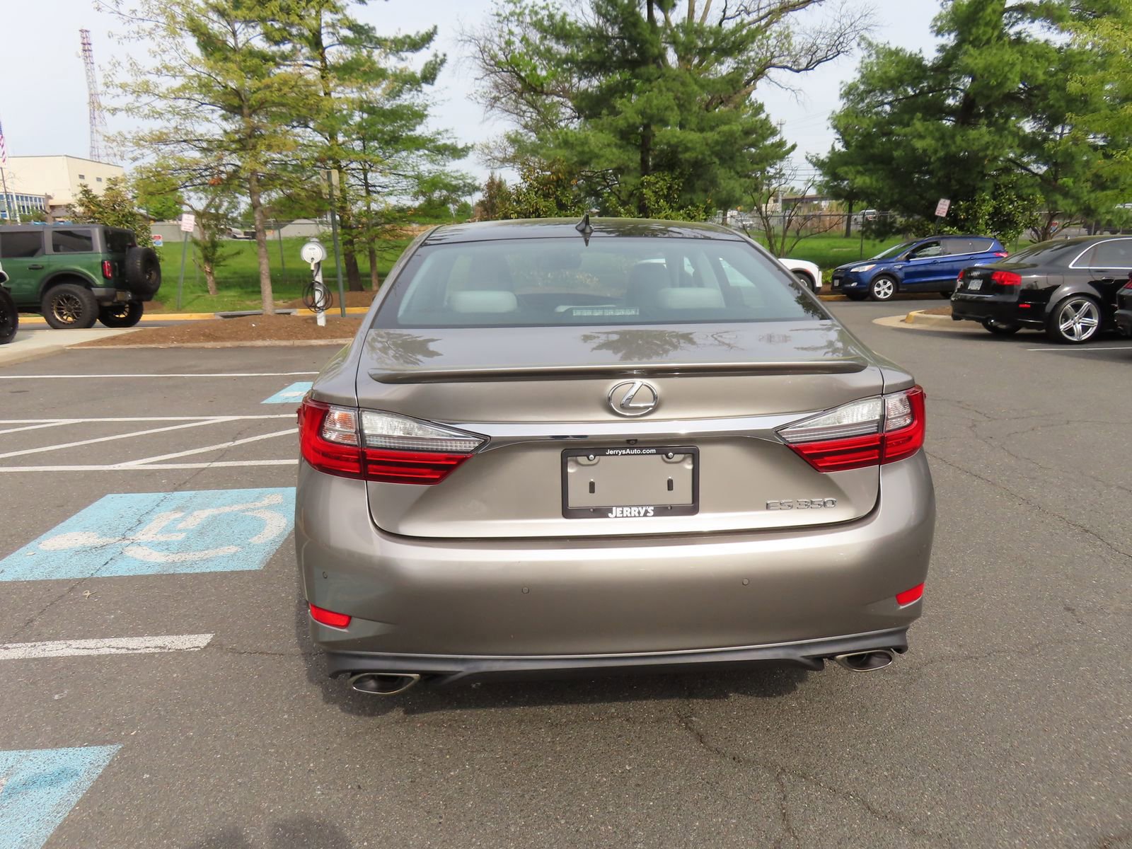 Used 2017 Lexus ES 350 w/ Luxury Package FWD image 5