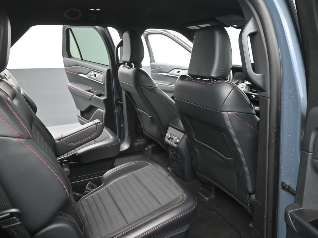 Certified 2025 Ford Explorer ST-Line image 17