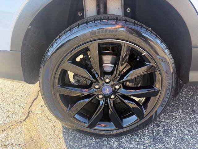 Certified 2018 Ford Escape SEL w/ SEL Sport Appearance Package AWD/4WD image 35