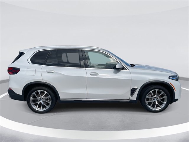 Used 2024 BMW X5 sDrive40i w/ Premium Package image 2