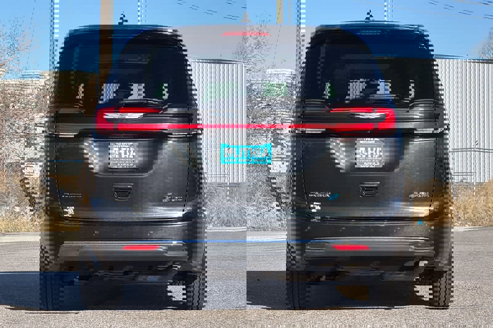 Used 2023 Chrysler Pacifica Limited image 4