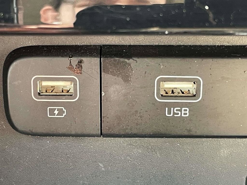 Used 2024 Kia Carnival EX image 23