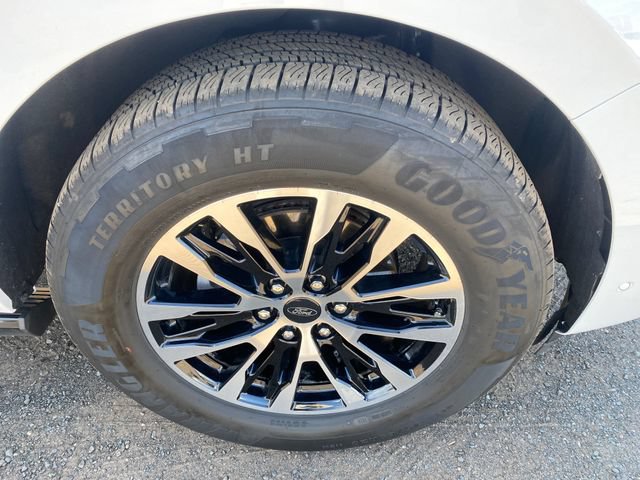 Certified 2025 Ford Expedition Platinum AWD/4WD image 9