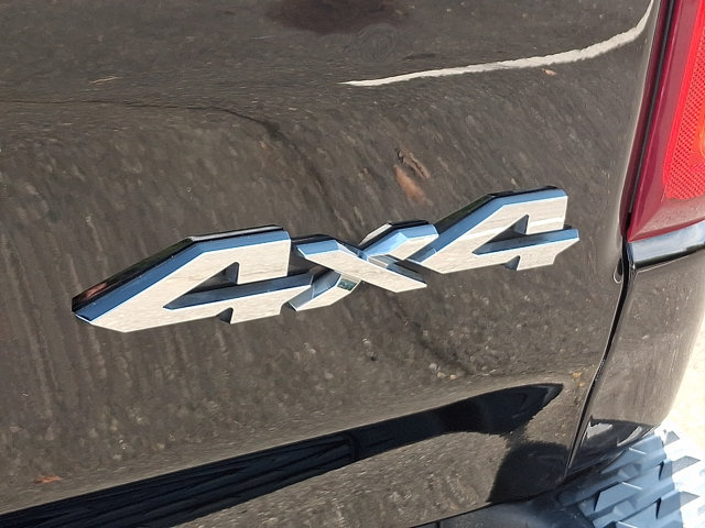 Used 2021 RAM 1500 4x4 Crew Cab image 37