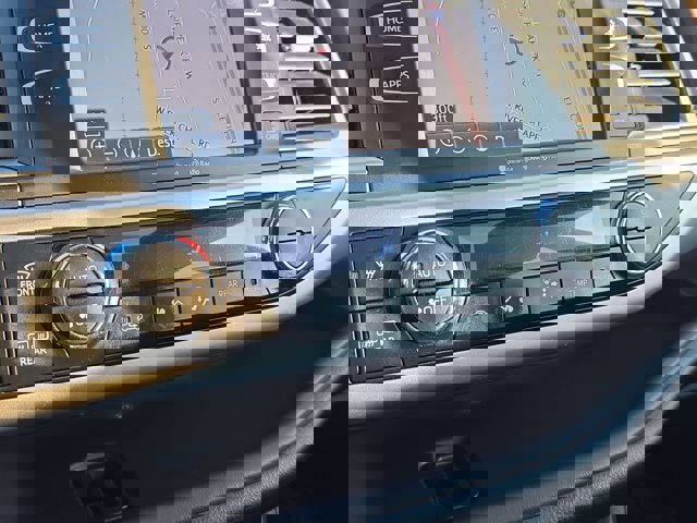 Used 2019 Toyota Highlander XLE image 24