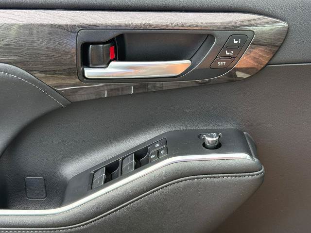 Used 2023 Toyota Highlander Platinum AWD/4WD image 29