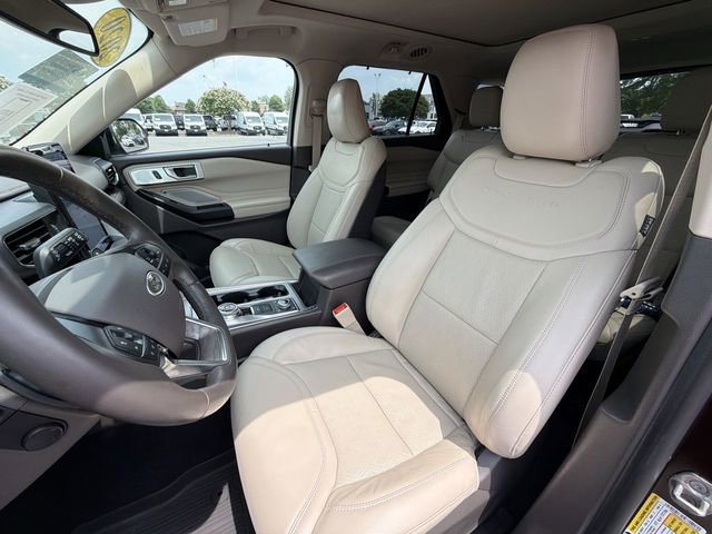 Certified 2020 Ford Explorer Platinum w/ Premium Technology Package AWD/4WD image 12