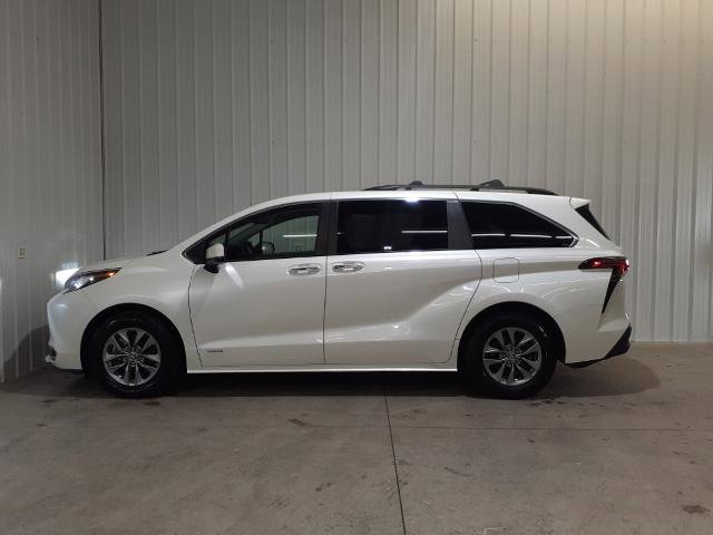 Used 2021 Toyota Sienna XLE image 5