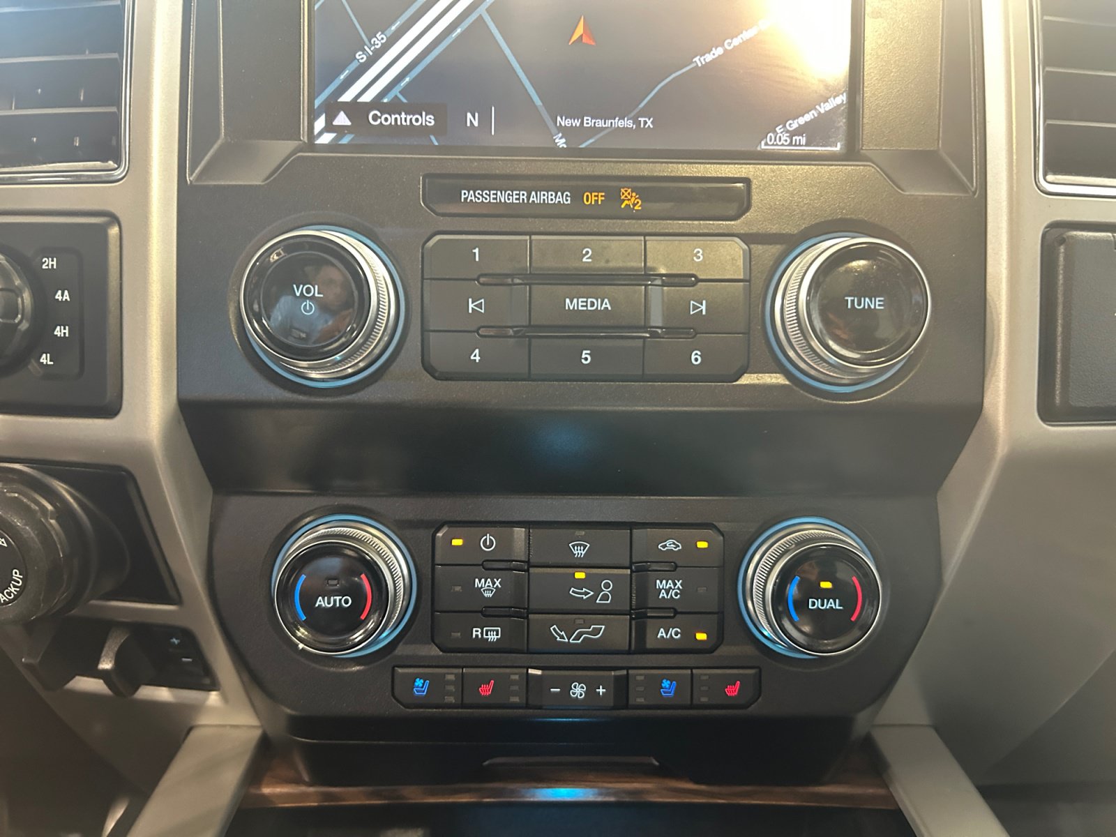 Certified 2019 Ford F150 Lariat w/ Equipment Group 502A Luxury AWD/4WD image 18