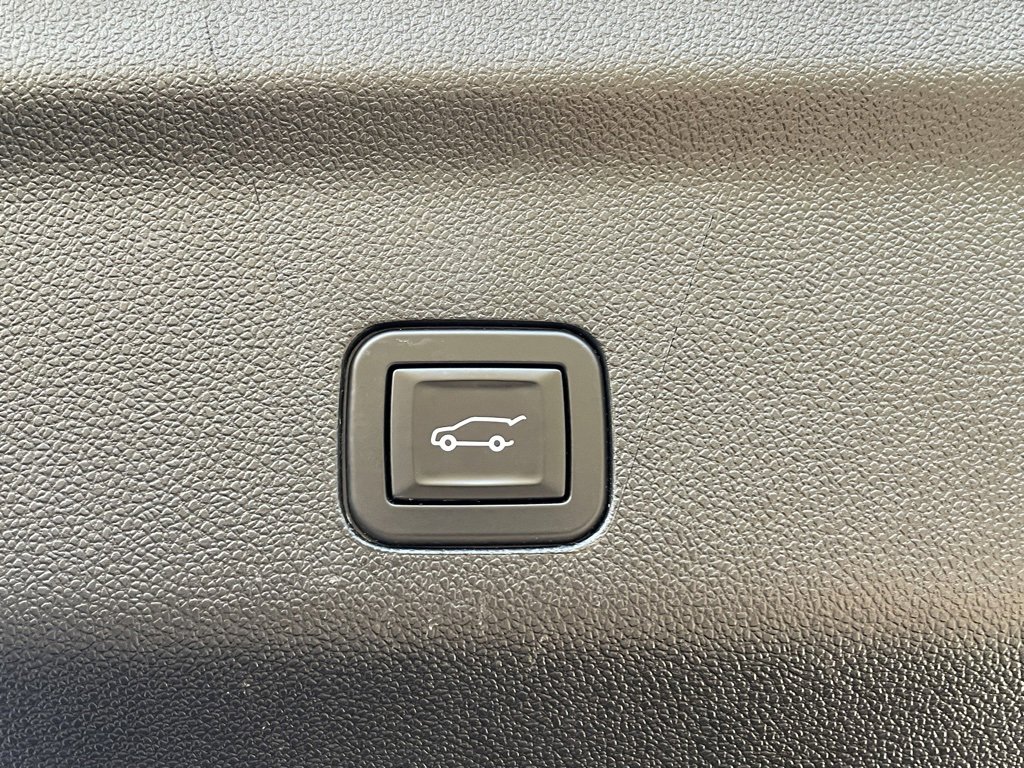 Used 2024 Chevrolet Suburban Z71 w/ Luxury Package image 23