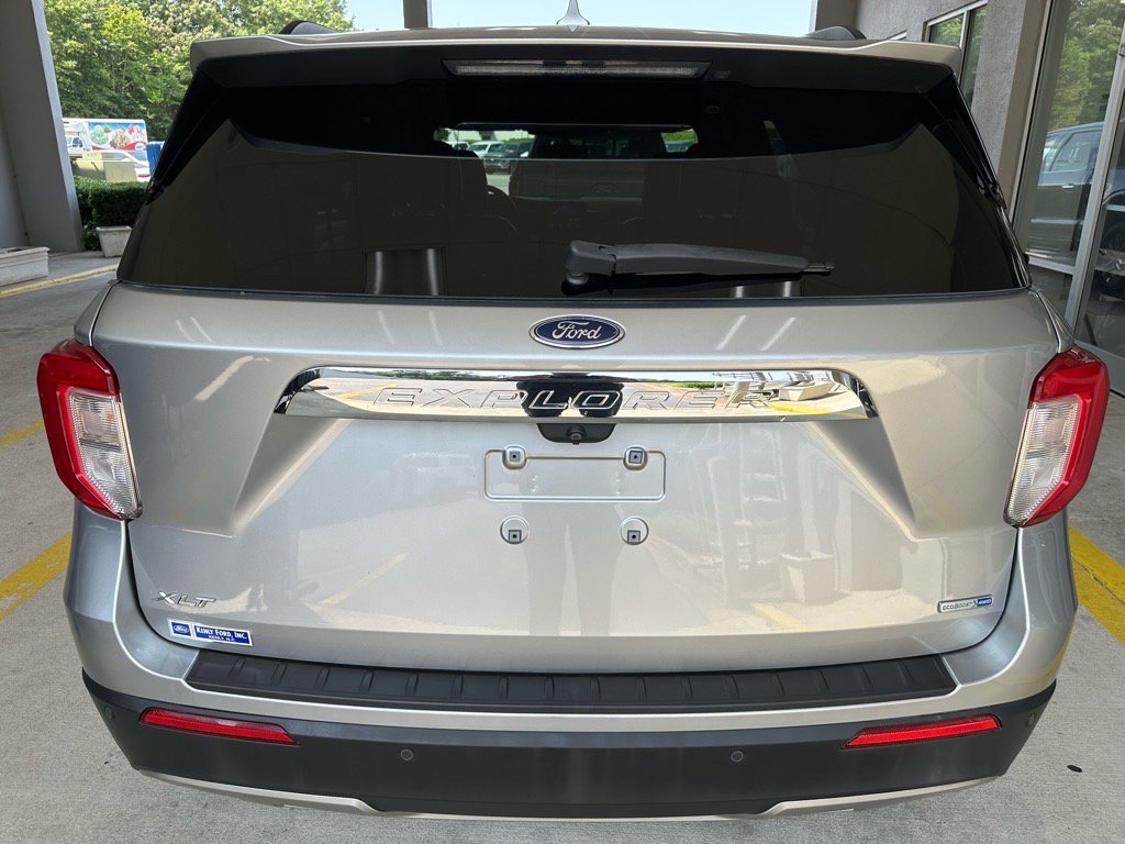 Certified 2020 Ford Explorer XLT w/ Equipment Group 202A image 4