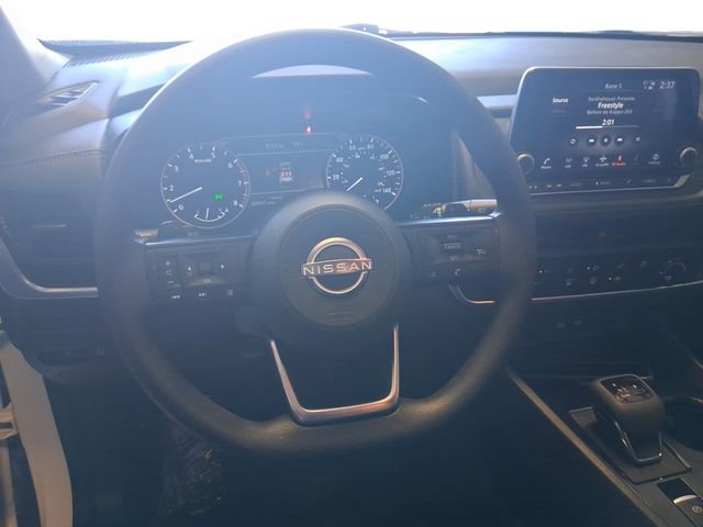 Used 2024 Nissan Rogue S FWD image 13
