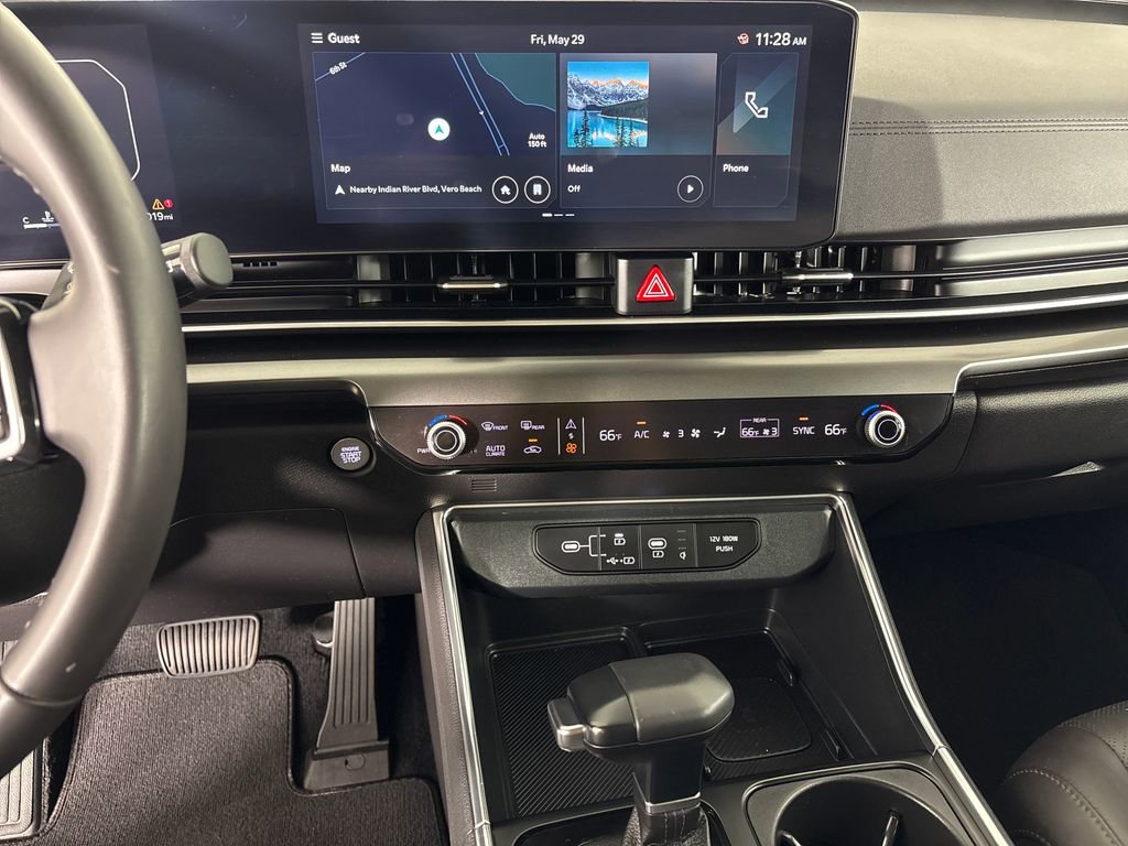 Used 2025 Kia Carnival SX FWD image 30