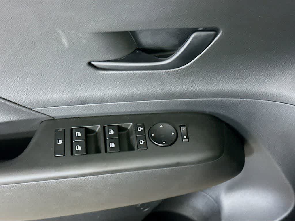 Used 2025 Hyundai Kona SEL FWD image 30