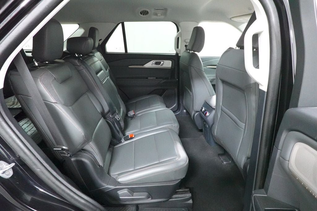 Certified 2025 Ford Explorer Active w/ Active Comfort Package AWD/4WD image 30