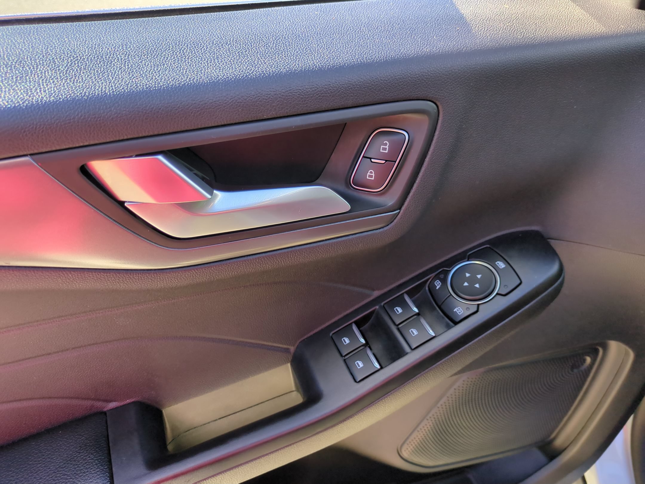 Certified 2025 Ford Escape SE FWD image 15