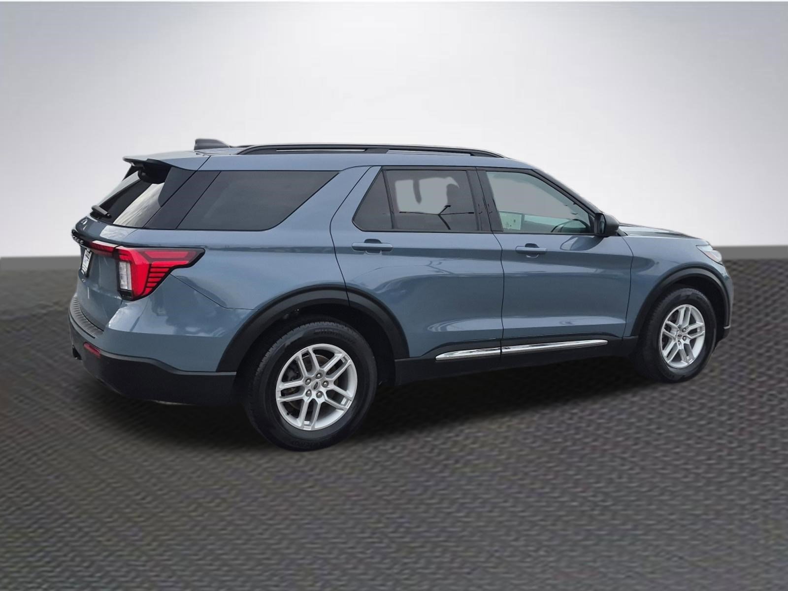 Certified 2025 Ford Explorer Active image 4