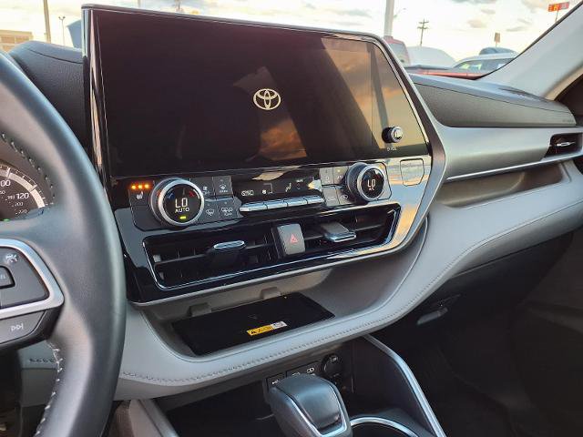 Used 2023 Toyota Highlander XLE image 11