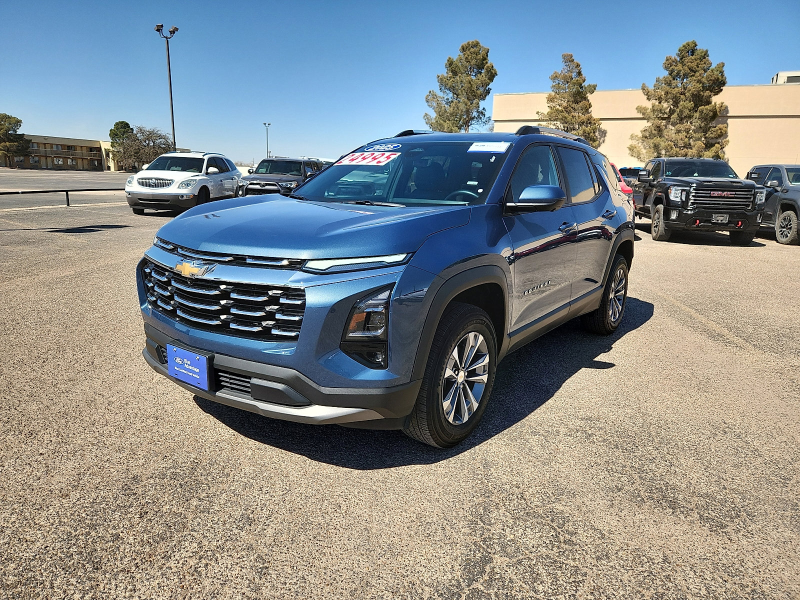 Used 2025 Chevrolet Equinox LT w/ Convenience Package II image 3