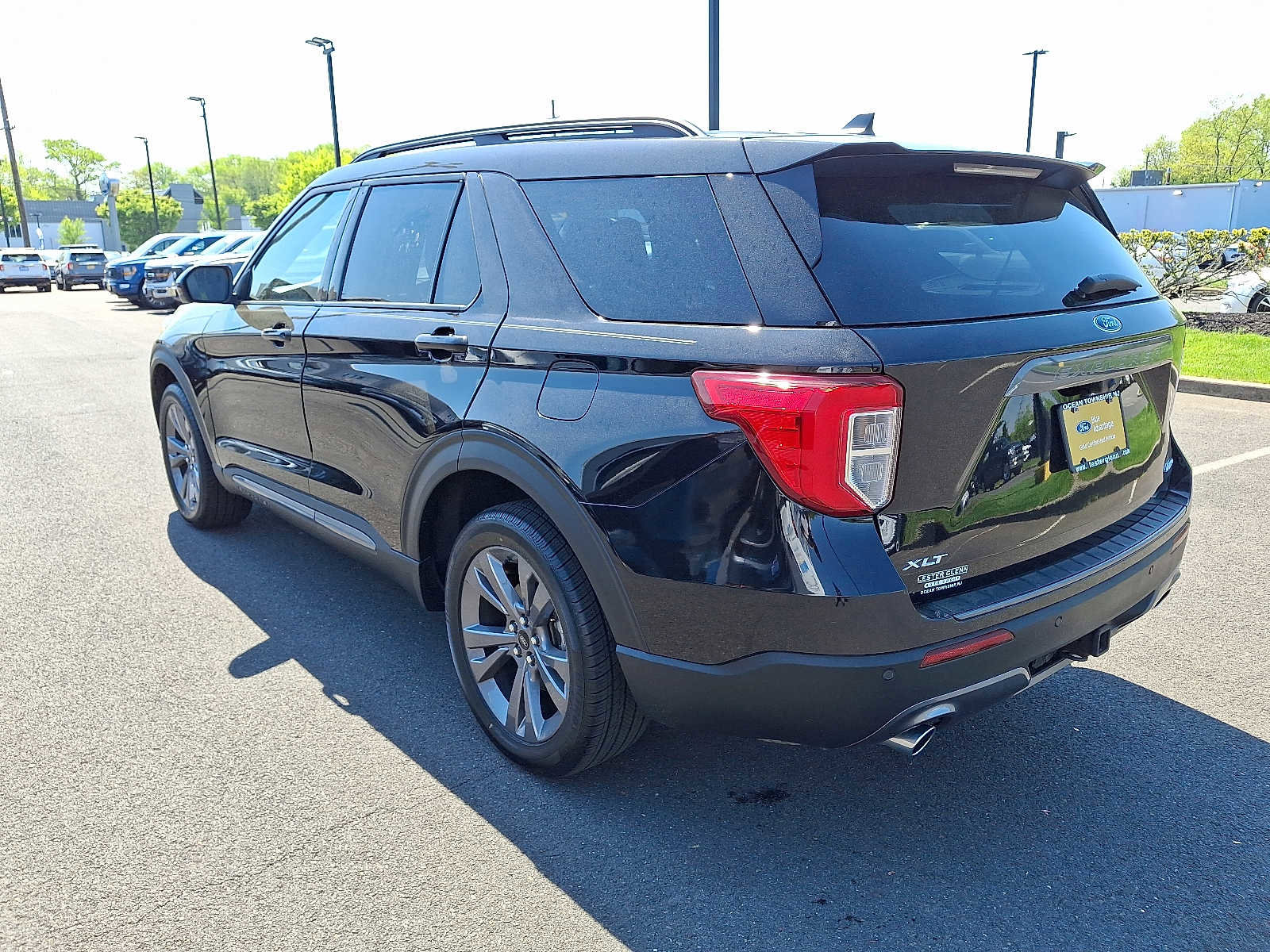 Certified 2023 Ford Explorer XLT w/ Equipment Group 202A AWD/4WD image 5