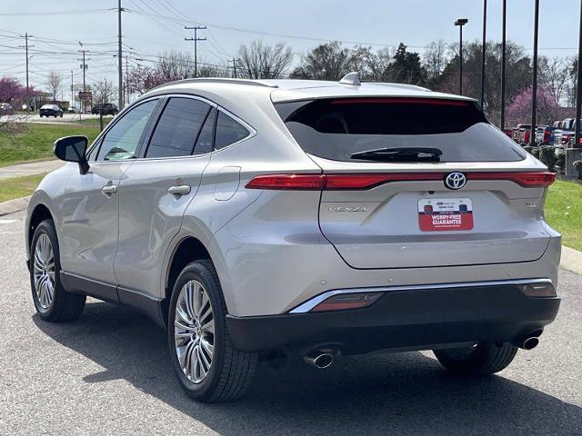 Used 2023 Toyota Venza XLE image 7